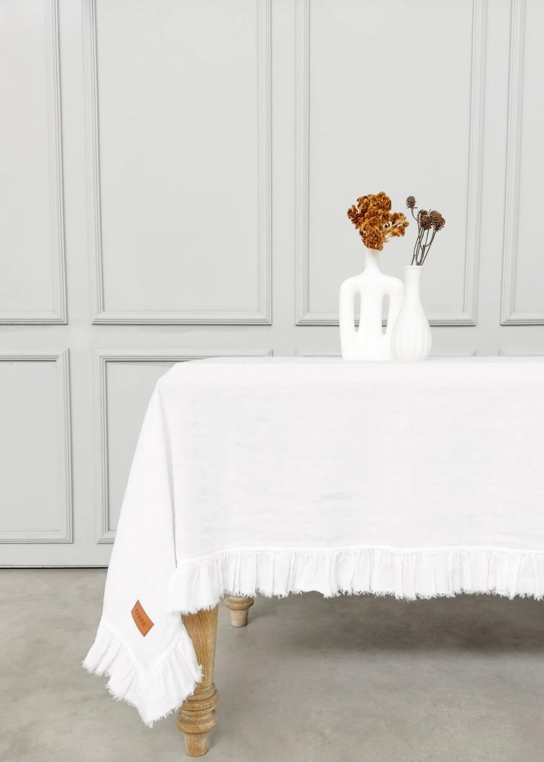 linen tablecloth ; frilled linen tablecloth ; tablecloth for 6; luxury homeware ; luxury decoration ; vintage decoration ; french linen tablecloth ; sustainable living 
